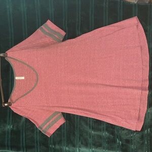 2X Heathered Red LuLaRoe Classic baseball tee